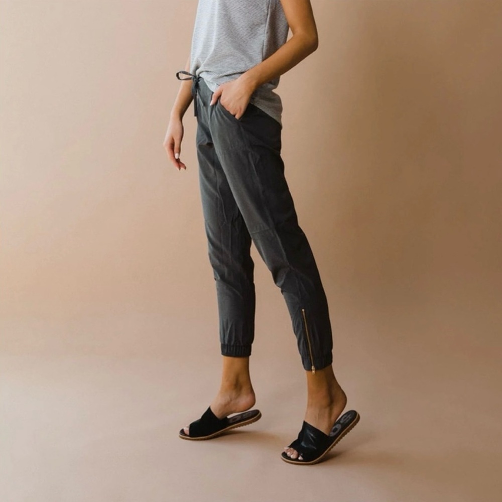 Albion Jetsetters Everywhere Capri Jogger Pants Womens XXS Gray Ankle Zip Casual